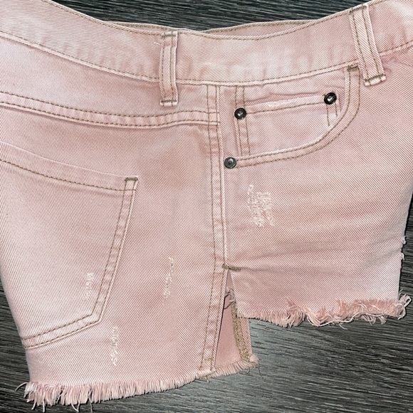 Sz24 Free People Runaway Slouch Button Fly Raw Edge Distressed Shorts Pink EUC - Picture 7 of 12